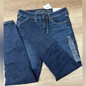 New With Tags American eagle next level stretch size 4 women jeggings